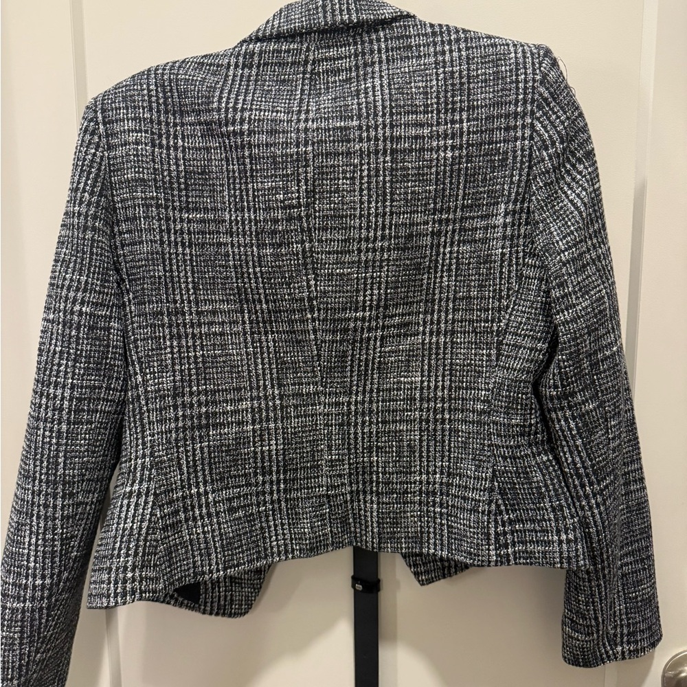 Express Black and White Textured Blazer - Picture 6 of 6